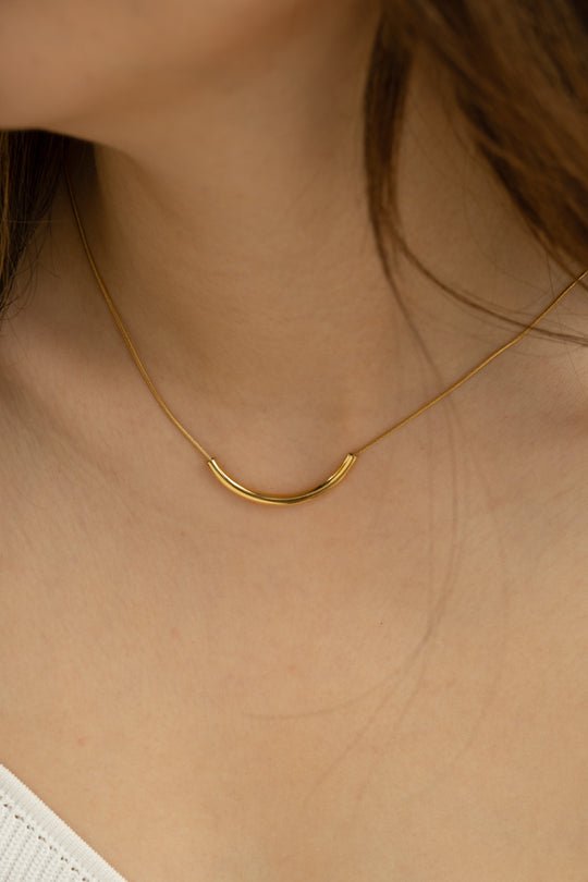 Curved Bar Necklace - OUZELJewellery