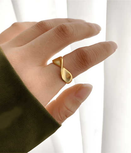 Gold Twisted Band Ring - OUZELJewellery